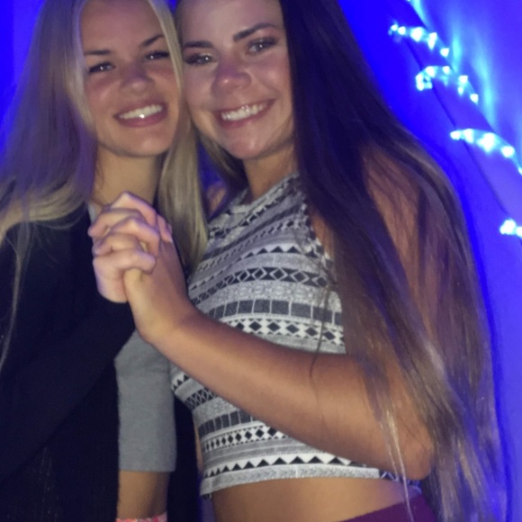 crop halter top with print - Picture 3 of 3